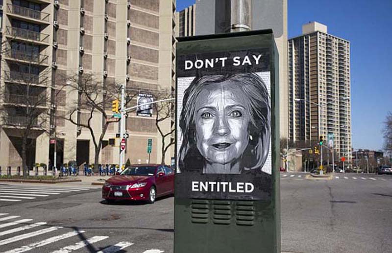 希拉里宣布竞选美国总统 纽约街头出现反对海报(组图)