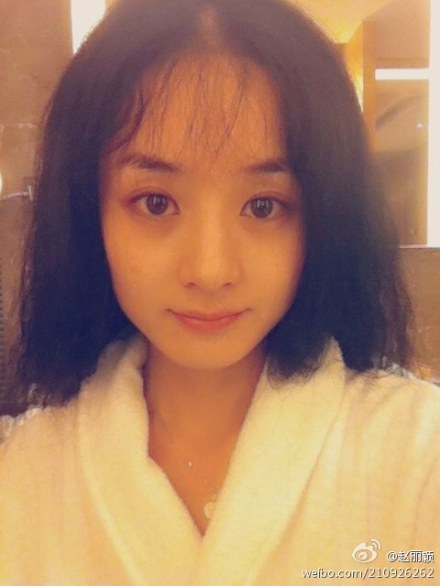 女星私照大点评：杨幂显老 郑爽水灵(图)