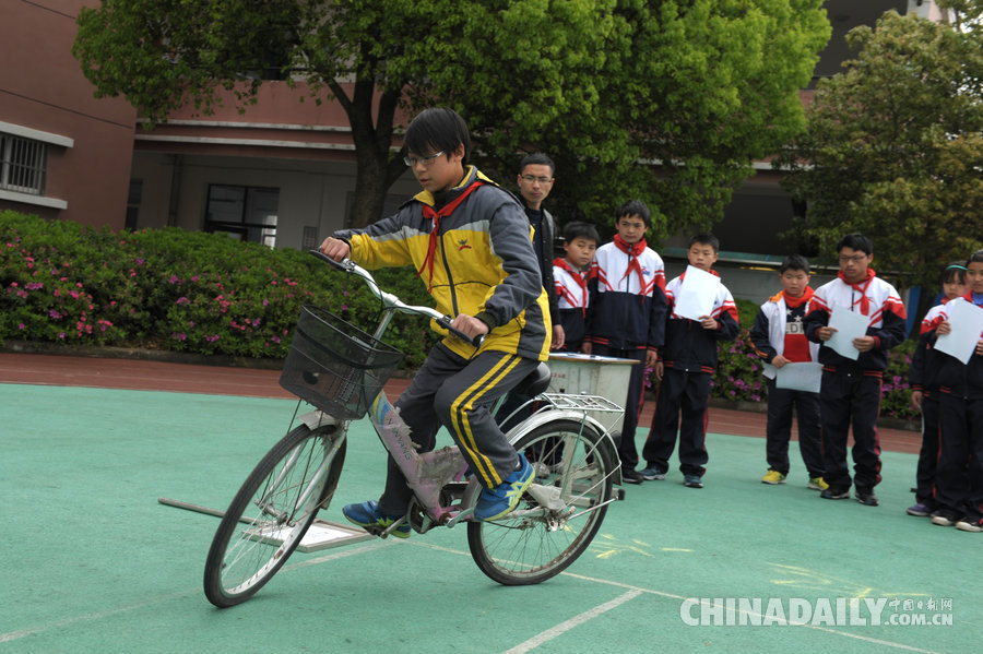 浙江余姚：小学生骑车上学要考“驾照” 