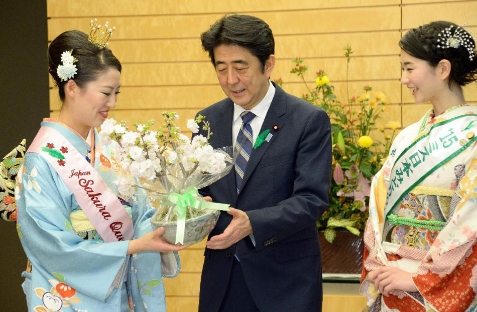 安倍接见日本樱花女王、绿色女神