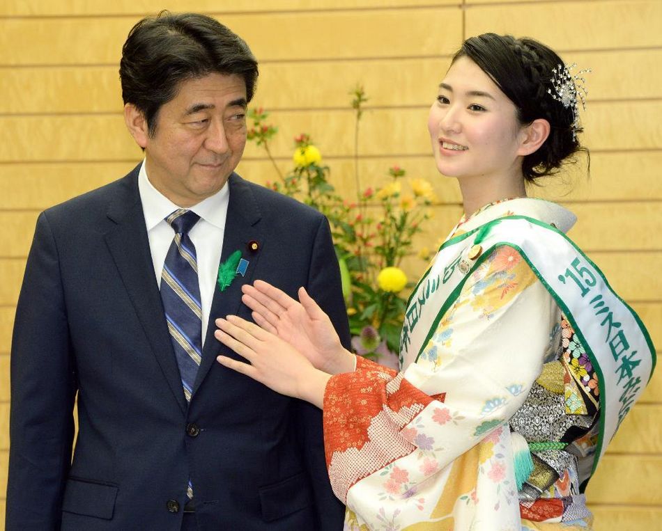 安倍接见日本樱花女王、绿色女神