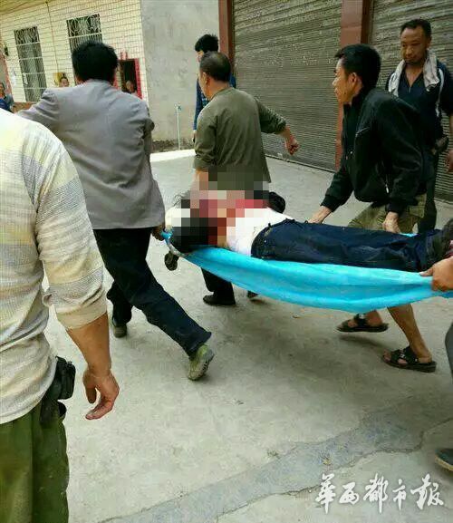 四川宜宾一男子歹徒持杀猪刀行凶被警察击伤死亡