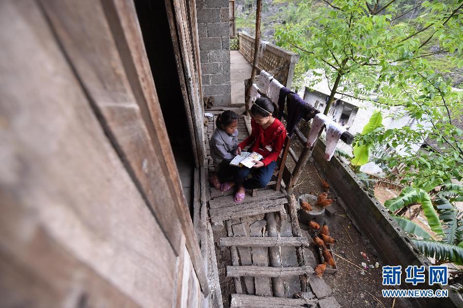 广西都安瑶山12岁女孩撑起一个家