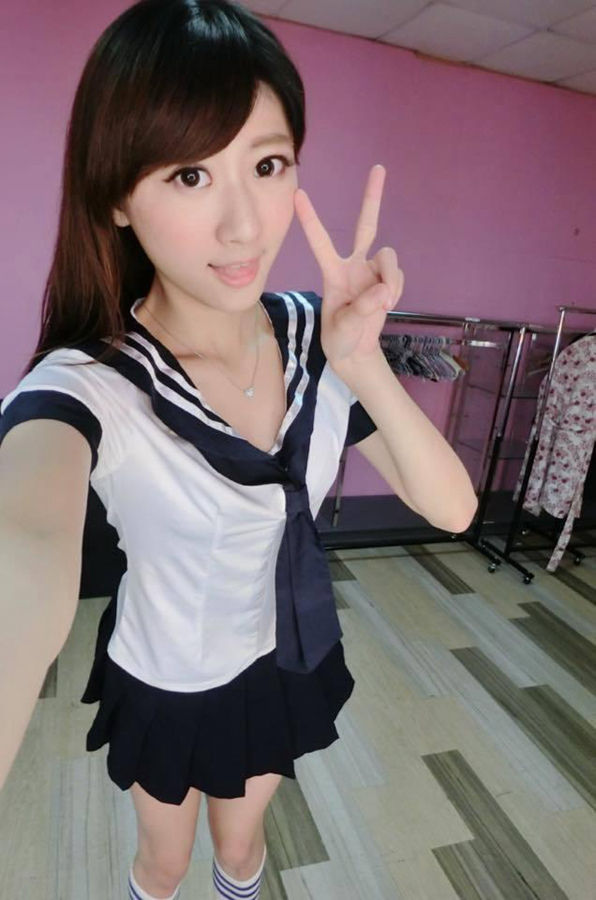 “台湾第一美腿”或代言游戏 长腿写真受追捧 