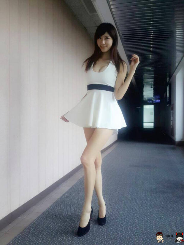 “台湾第一美腿”或代言游戏 长腿写真受追捧 