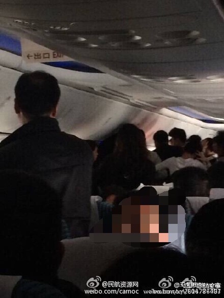 4名女乘客航班飞行途中互殴被拘