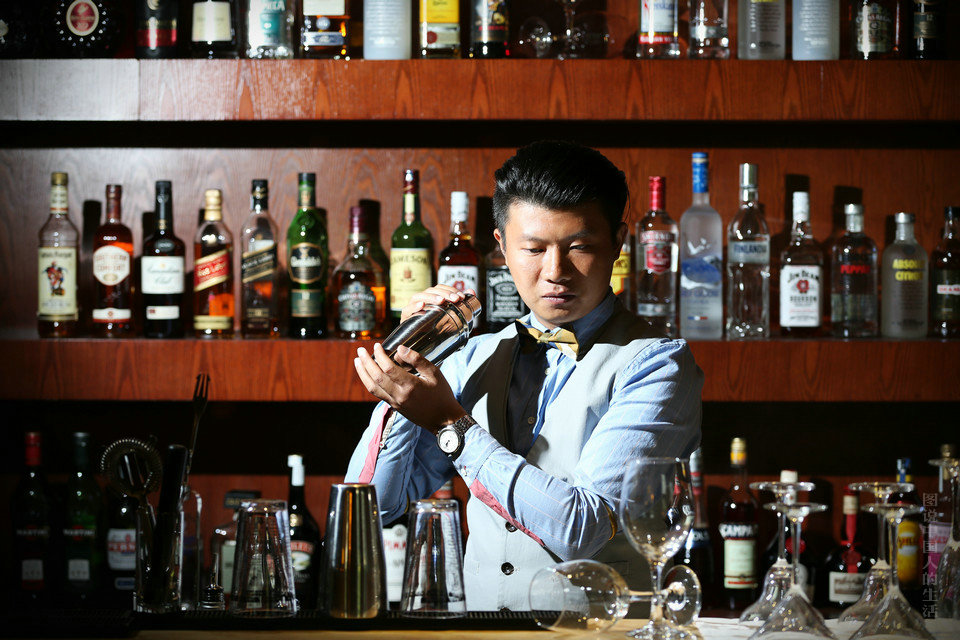 图说中国人的生活：调酒师的人生色彩
