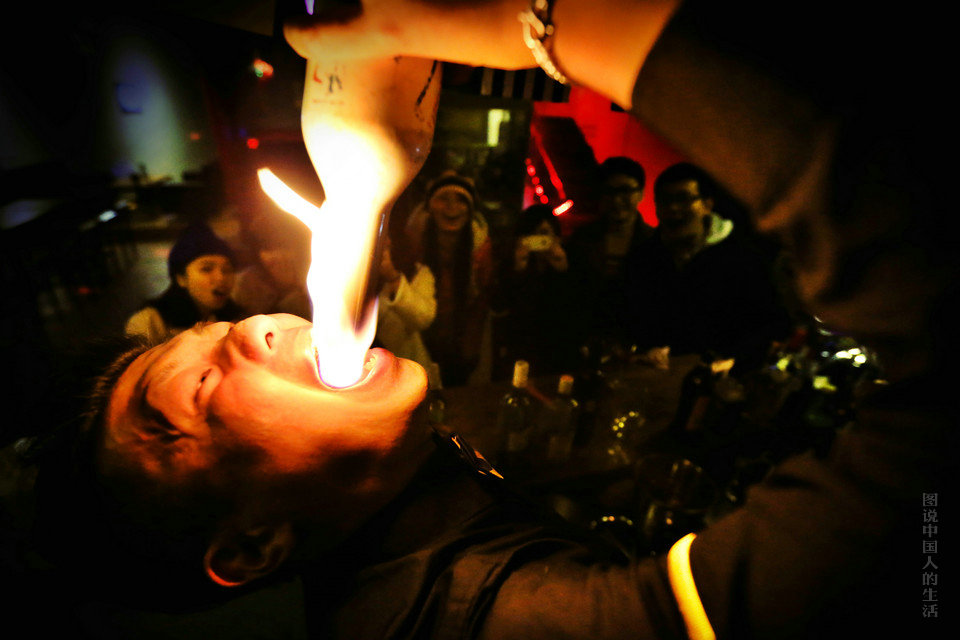 图说中国人的生活：调酒师的人生色彩