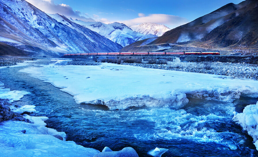 摄影师旅行数千公里拍下的中国火车