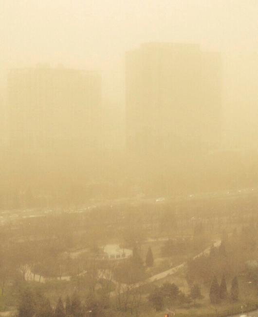 北京沙尘暴来临前的既视感