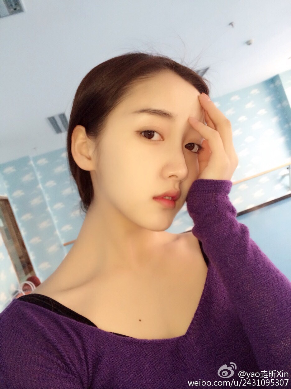 18岁中戏美女学霸爆红网络 清纯可人