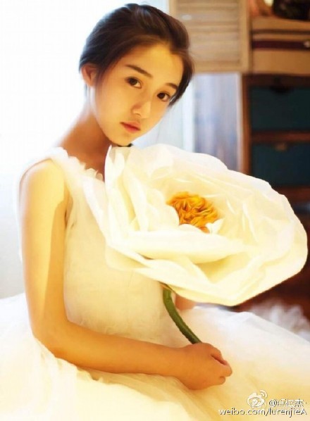 18岁中戏美女学霸爆红网络 清纯可人