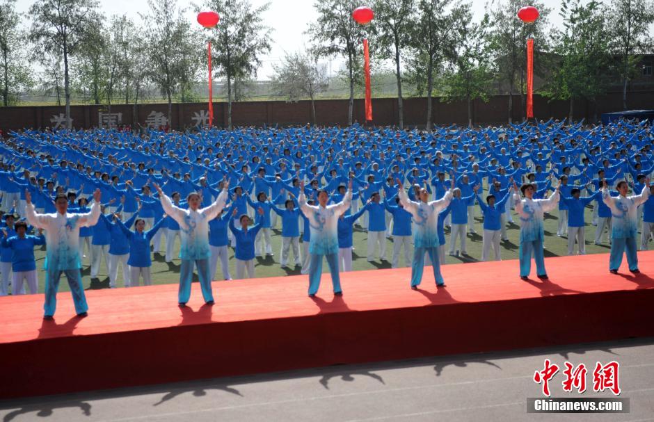 河北3500人同时展示中国气功