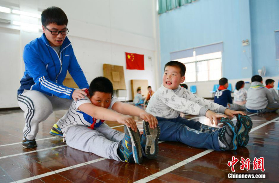 杭州一小学给小胖墩儿集体上减肥课