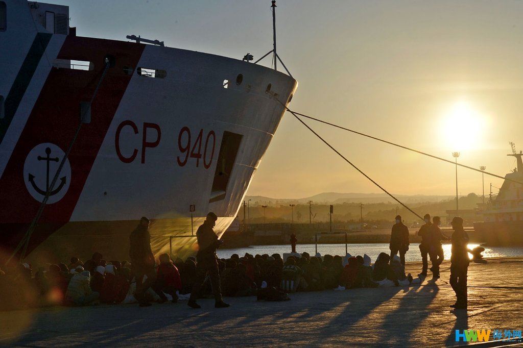 15名非洲移民遭意警方逮捕 涉嫌将船上基督徒抛入地中海