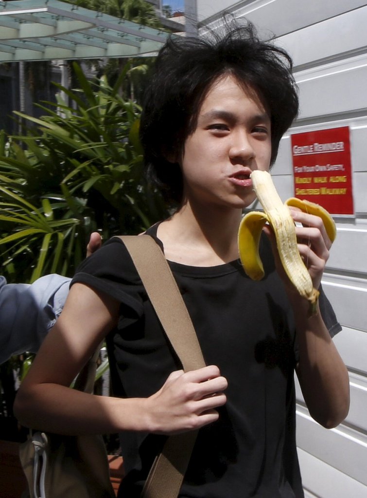 新加坡16岁少年录制视频抨击李光耀出庭受审