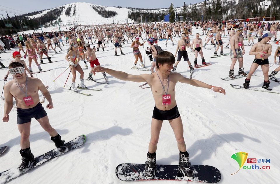 俄罗斯1600名泳装滑雪者性感亮相欲破世界纪录