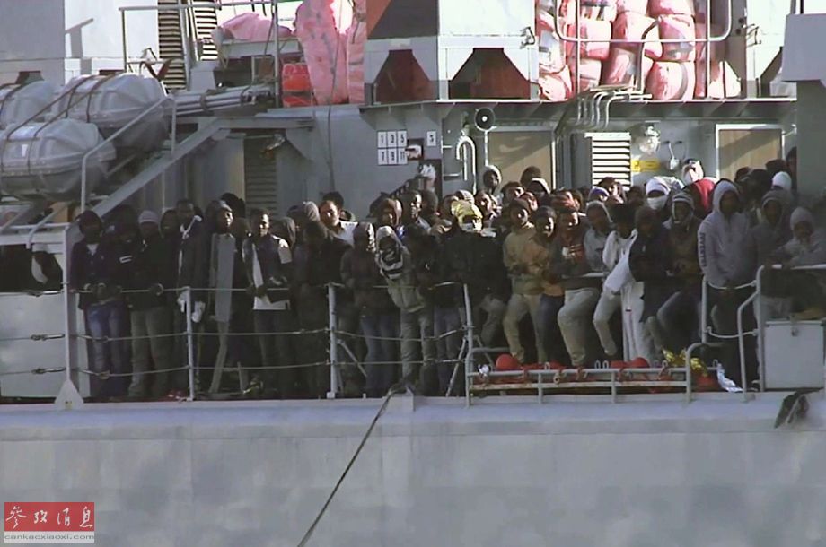 载700人移民船在地中海翻覆 百人获救