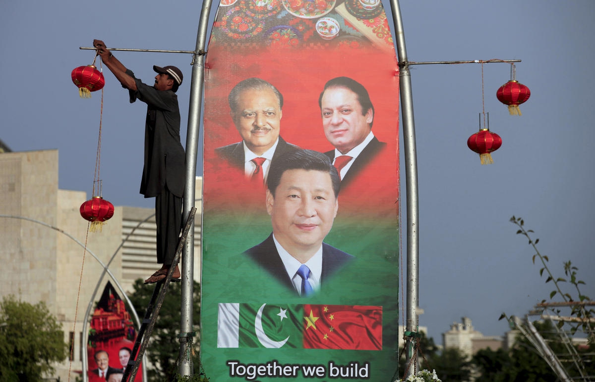巴基斯坦首都悬挂大红灯笼欢迎习近平