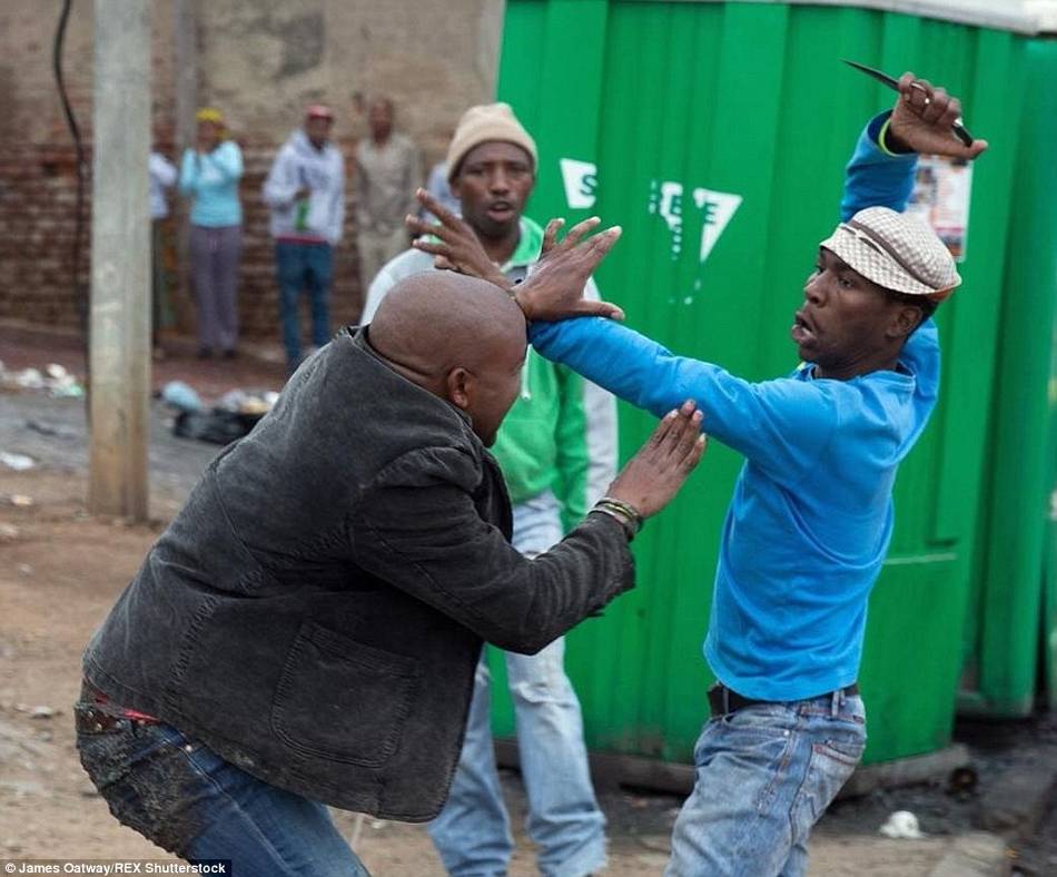 南非街头暴乱一幕