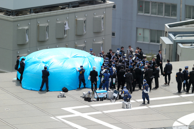 日本首相官邸房顶出现小型无人机