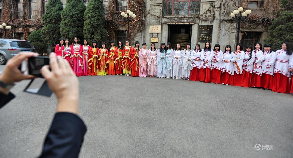 沈阳一女子中学举办汉服成人礼