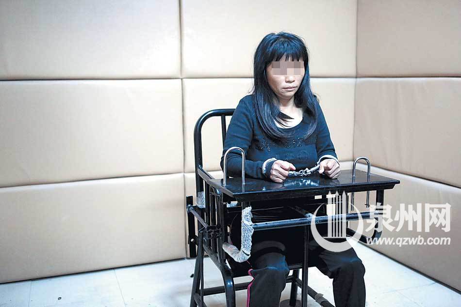 拐卖女童人贩子指认现场被数千民众包围