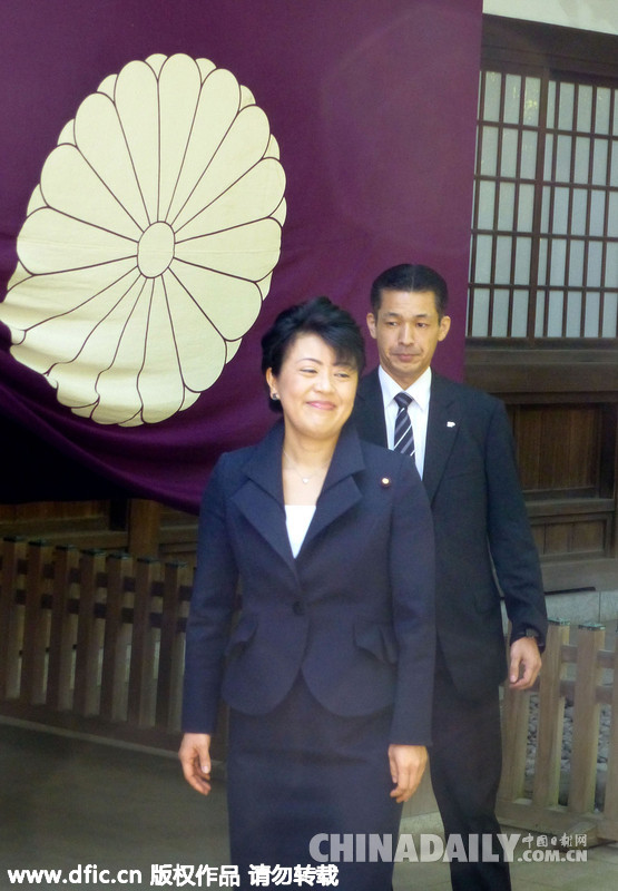 安倍内阁两名女性成员参拜靖国神社
