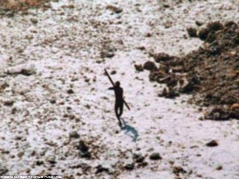 与世隔绝6万年部落 土著弯弓射飞机