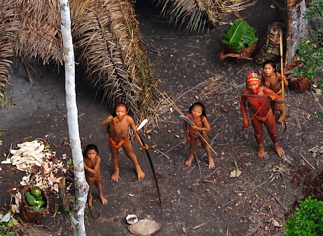 与世隔绝6万年部落 土著弯弓射飞机