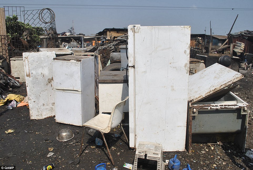非洲电子产品坟墓污染触目惊心