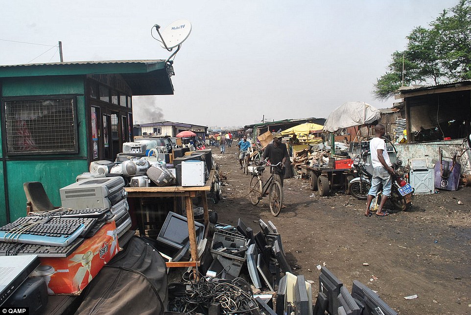 非洲电子产品坟墓污染触目惊心