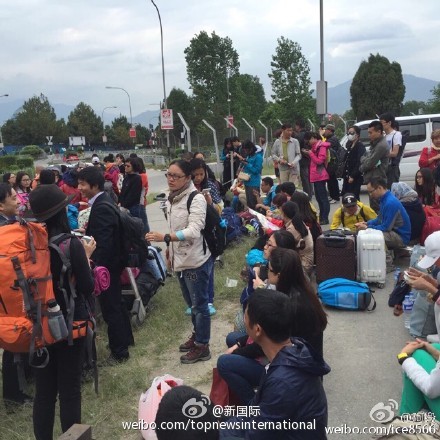 尼泊尔8.1级地震 大量中国游客滞留机场