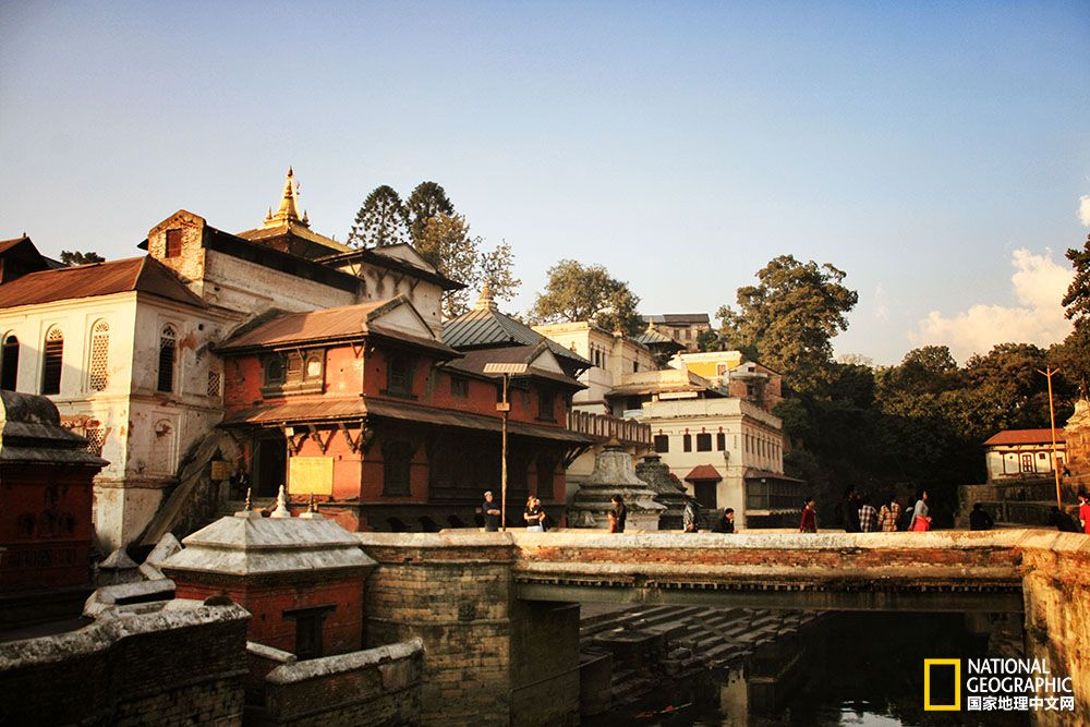 尼泊尔：死生、河流与幸福轮回