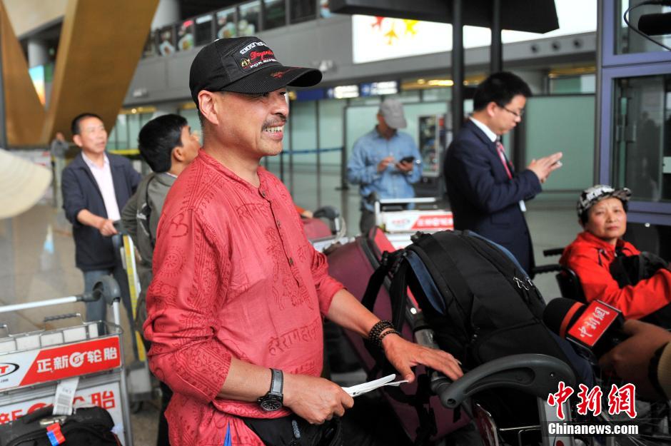 230名加德满都滞留中国旅客安全回国