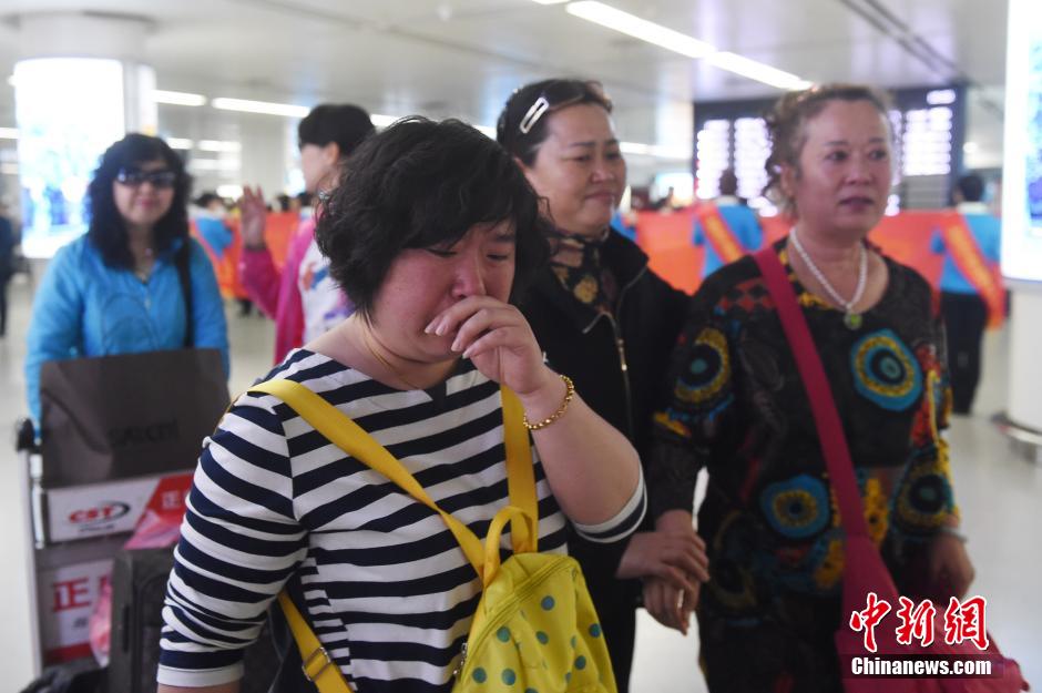 首批中国滞留尼泊尔游客平安回家