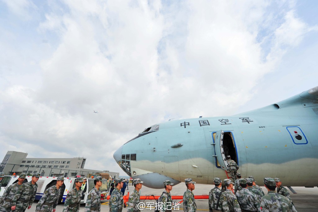 中国空军4架伊尔-76飞机投入尼泊尔抗震救灾