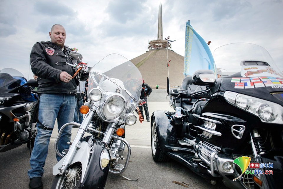 普京铁粉摩托车队欲横穿欧洲纪念二战胜利70周年