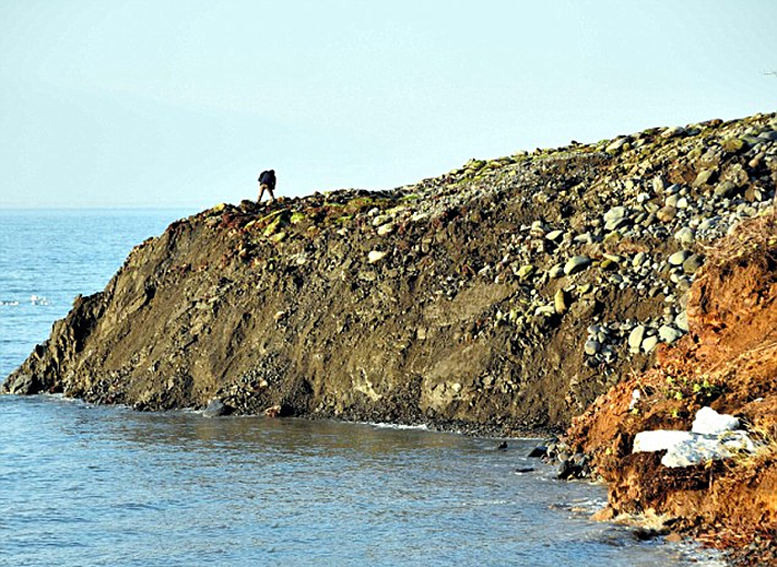 北海道一处海岸线尼泊尔地震前隆起十多米 原因不明(组图)