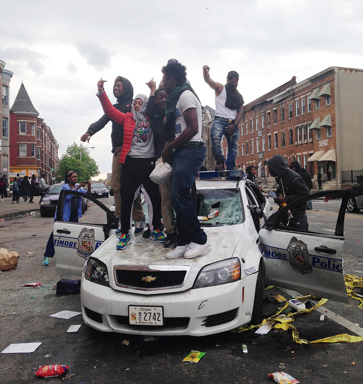 美国黑人黑帮暴乱与警察冲突现场