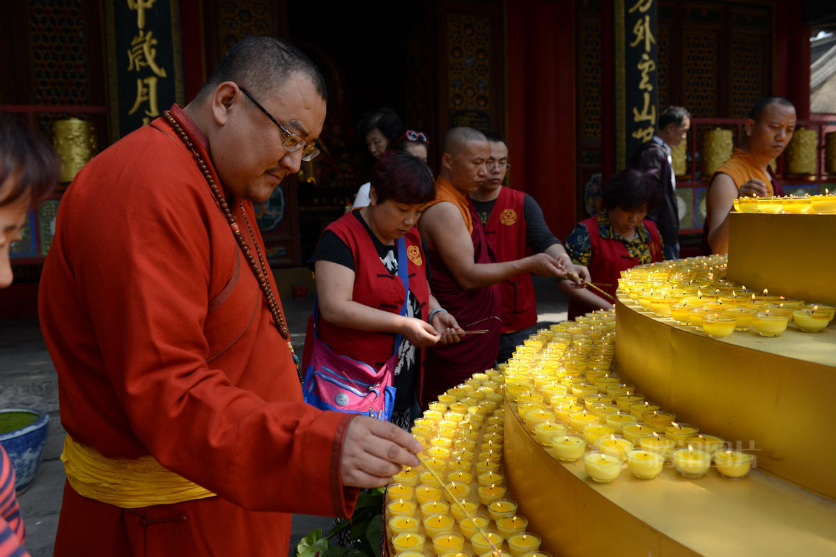 西安广仁寺为西藏尼泊尔震区灾民祈福