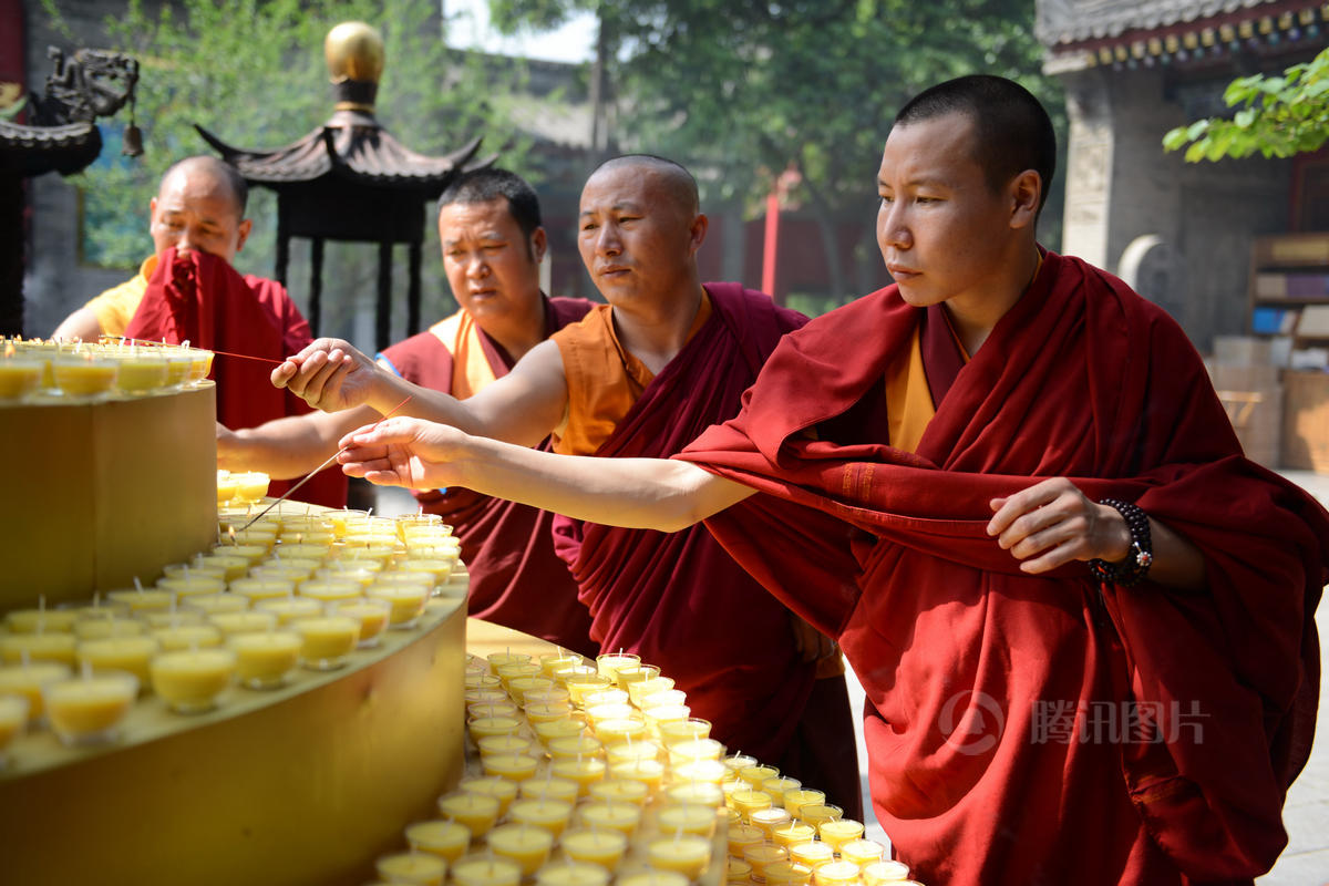 西安广仁寺为西藏尼泊尔震区灾民祈福