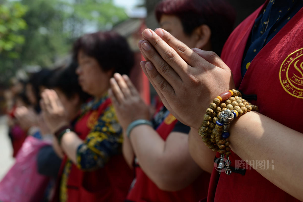 西安广仁寺为西藏尼泊尔震区灾民祈福