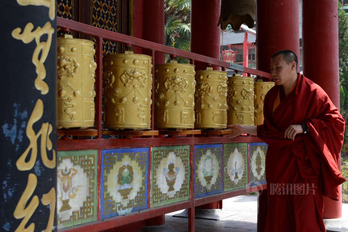 西安广仁寺为西藏尼泊尔震区灾民祈福