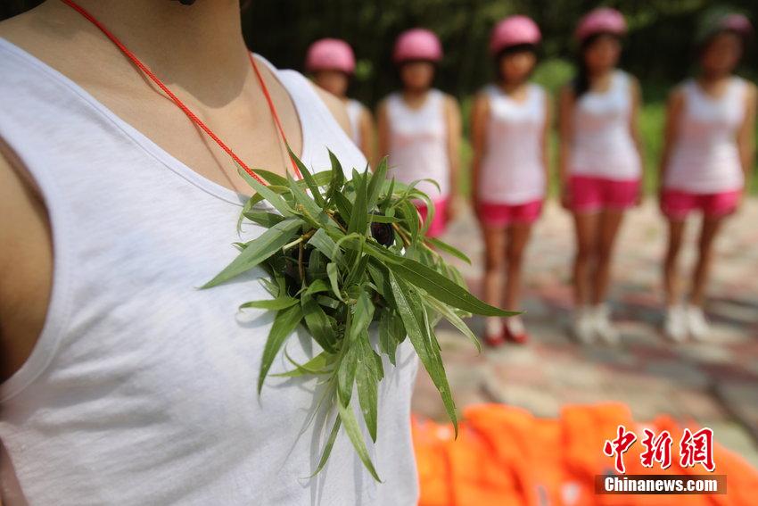 女子漂流救援队自制“防狼器”防止咸猪手