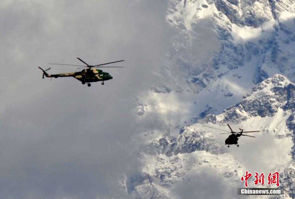 中国军方直升机救回被困尼泊尔水电七局全部员工