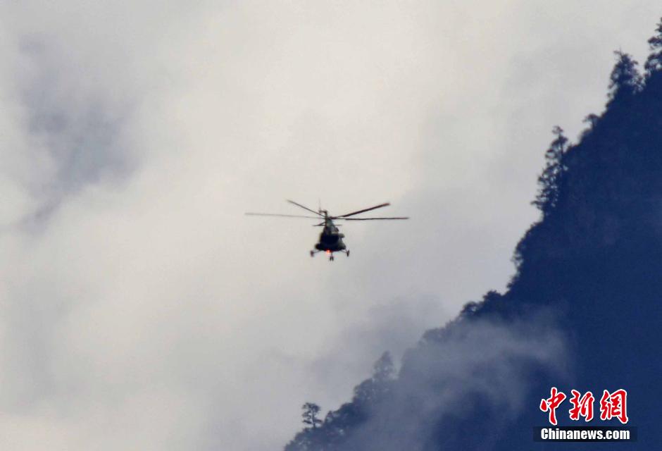 中国军方直升机救回被困尼泊尔水电七局全部员工