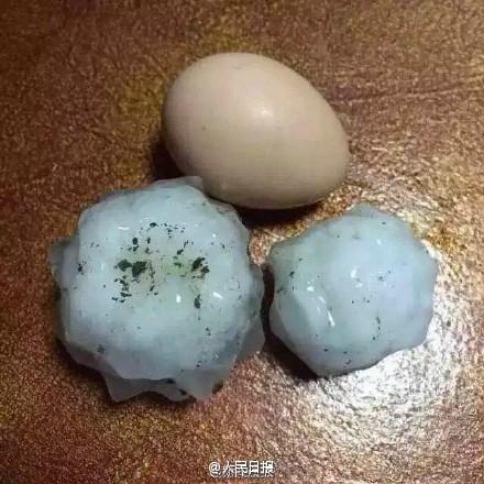 江苏多地冰雹大如鸡蛋 砸烂汽车挡风玻璃