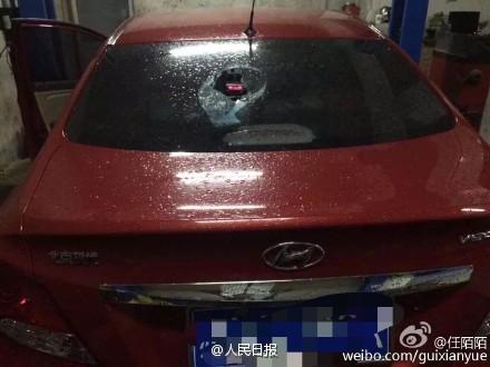江苏多地冰雹大如鸡蛋 砸烂汽车挡风玻璃