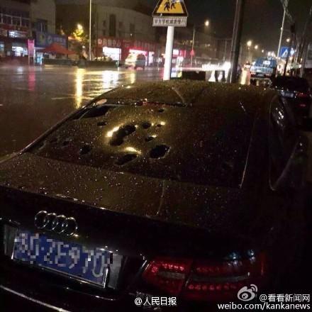 江苏多地冰雹大如鸡蛋 砸烂汽车挡风玻璃